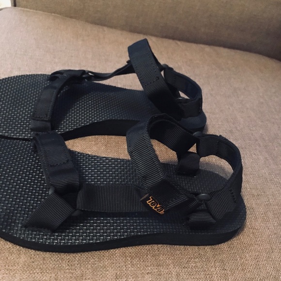 Women’s black size 9 Teva Sandals (SOLD) - Picture 3 of 5